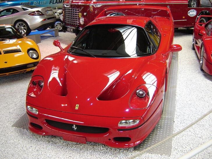 Первый экземпляр спорткара Ferrari F50 выставили на продажу