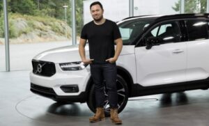 Компания Tesla наняла бывшего дизайнера Volvo