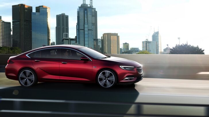 Флагманская модель Opel Insignia получит новый двигатель в 2019 году