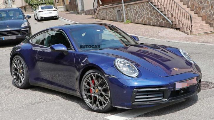 В Сети появились первые фото нового Porsche 911