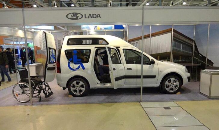 АвтоВАЗ выпустил LADA Largus для инвалидов за миллион рублей