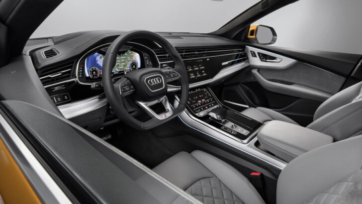 Салон Audi Q8
