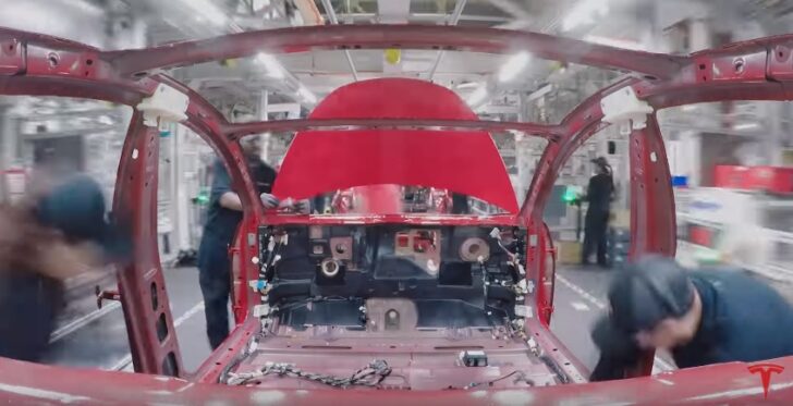 Tesla показала на видео ускоренный процесс сборки Tesla Model 3