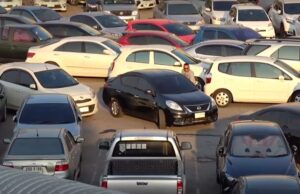 В сети появилось видео с самой загруженной парковки в мире