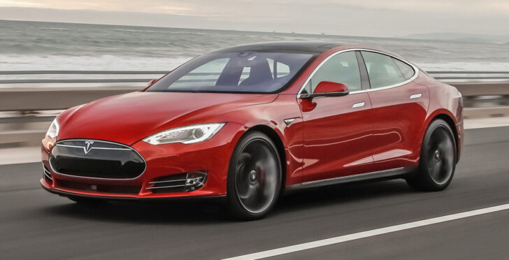 Tesla Model S получит трехмоторную силовую установку