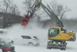 Американцы придумали мгновенный способ очистки машин от снега