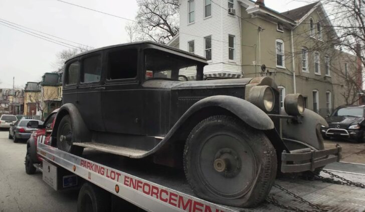 В Филадельфии на заброшенной фабрике нашли довоенный Packard Six