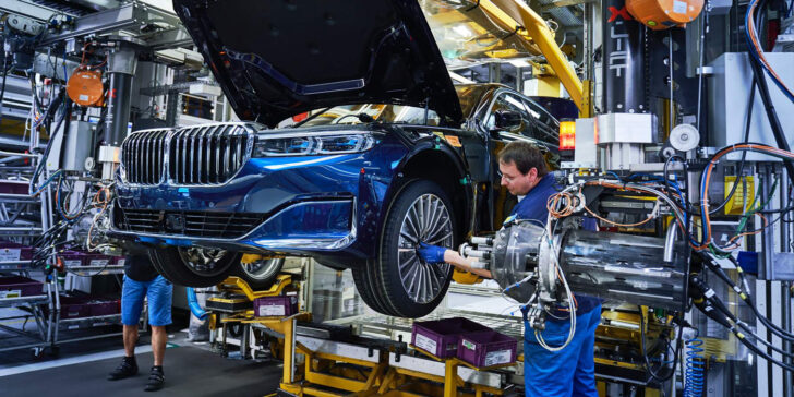 Компания BMW примет решение о своем производстве в РФ в 2021 году