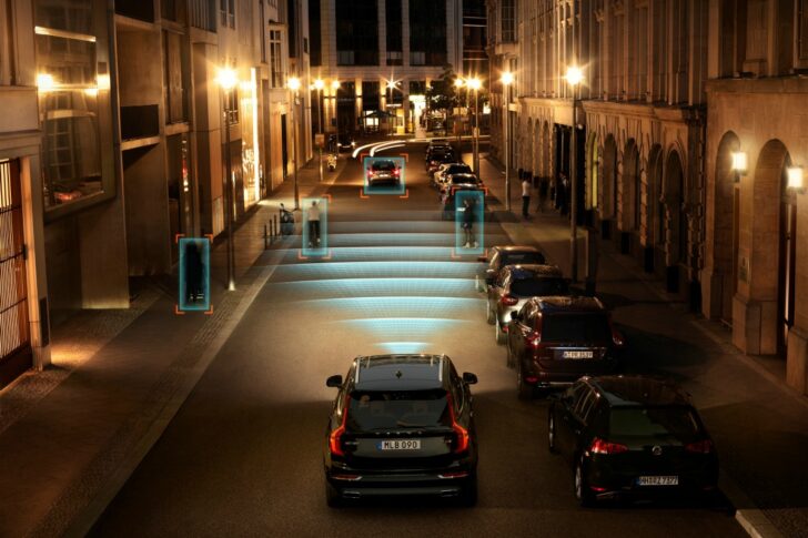Технология City Safety в Volvo XC90