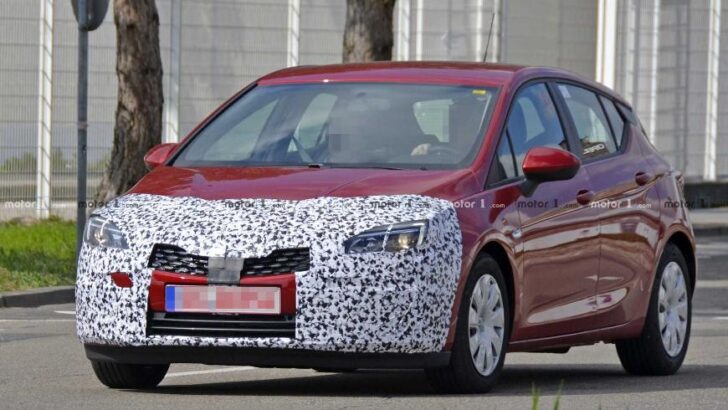 В Сети появились фото нового Opel Astra