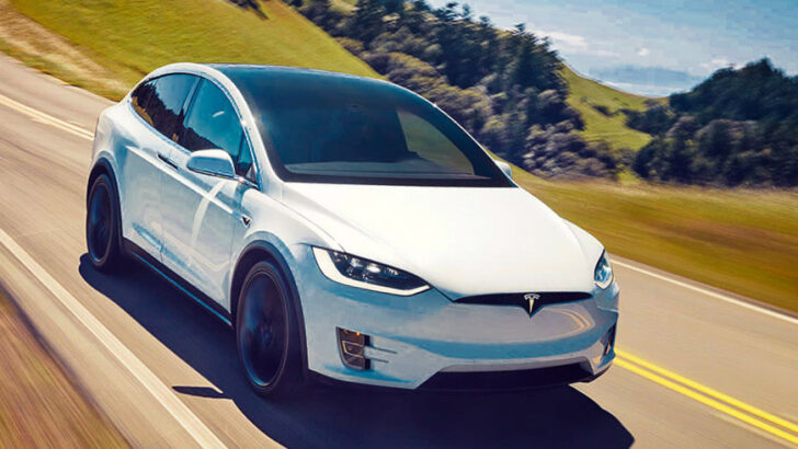 Электрокар Tesla Model X прошел испытания грязью