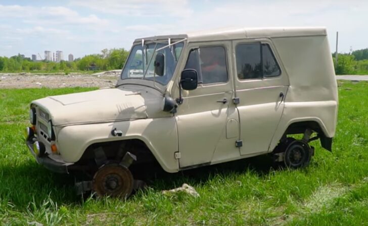 УАЗ с колесами-культиваторами показали в Сети