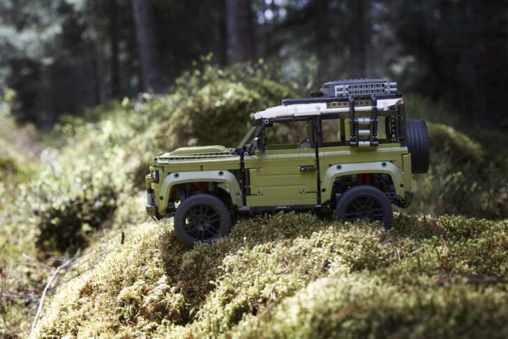 Land Rover Defender из Lego