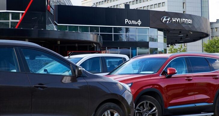 Продажи автомобилей в России сократились на 17% с начала года