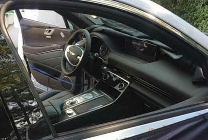 Конкурент BMW X5 от Genesis показал салон без камуфляжа