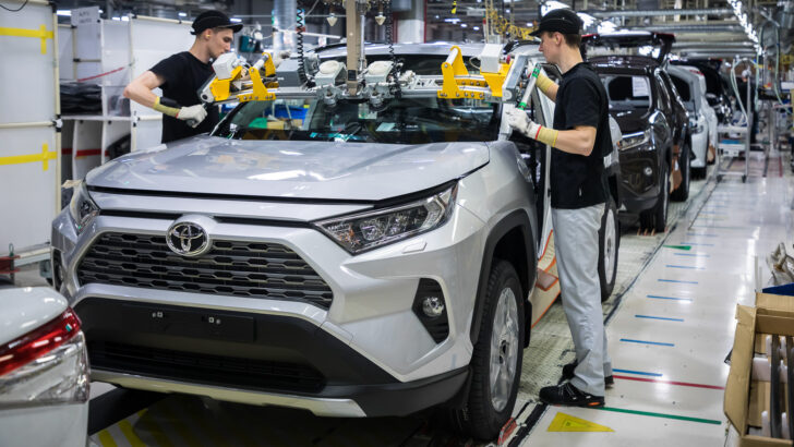 Российский завод Toyota возобновил работу