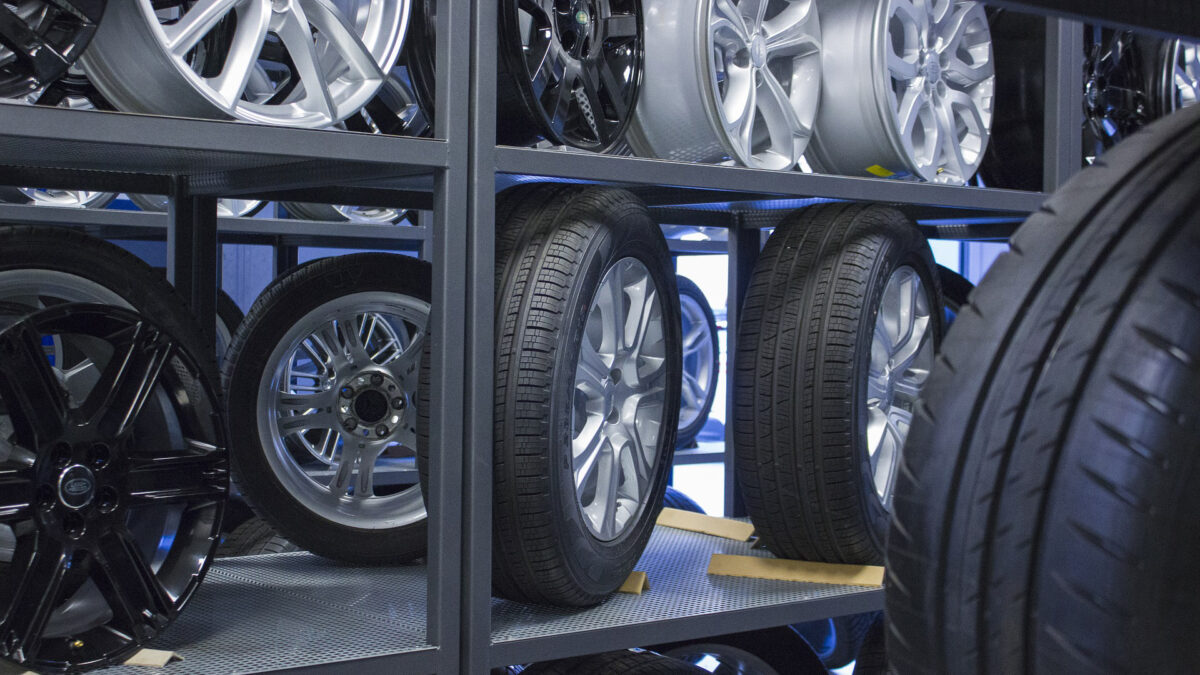 Автоводителям в РФ пояснили, почему зимние шины нельзя ставить на литые  диски в 2021 году