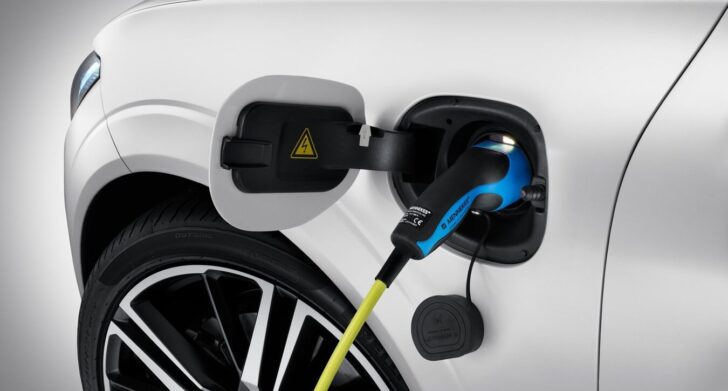 Шведская Volvo перейдет полностью на выпуск электромобилей к 2030 году