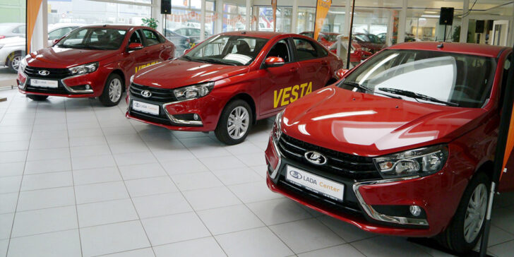 Продажи новых автомобилей в России в октябре выросли на 5%