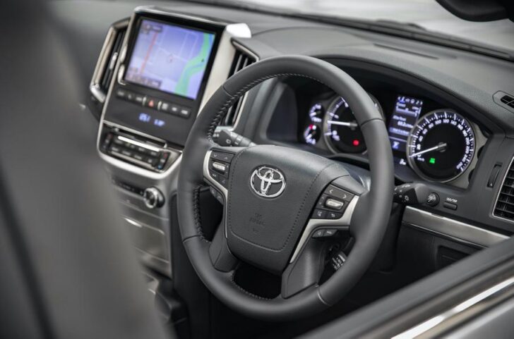 Интерьер Toyota Land Cruiser 200 Sahara Horizon