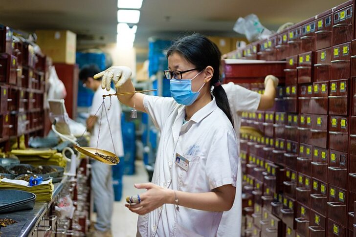 Автокомпании в Китае начали выпускать маски для борьбы с коронавирусом