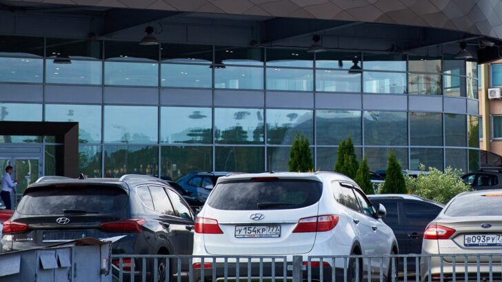 Автодилеры в РФ ожидают рост цен на автомобили на 20% в 2022 году