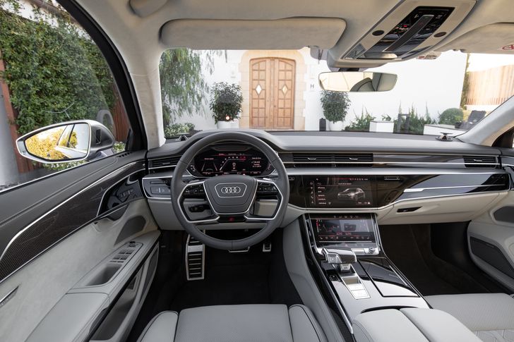 Интерьер Audi S8