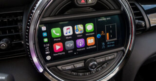 Медиасистема с Apple CarPlay. Фото Mini