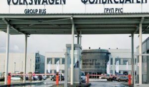 Volkswagen приостановит производство автомобилей в РФ