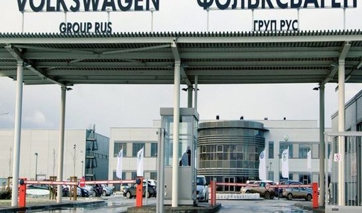 Бренд Volkswagen снизит производство на заводе в России из-за дефицита чипов в сентябре Бренд Volkswagen снизит производство на заводе в России из-за дефицита чипов в сентябре