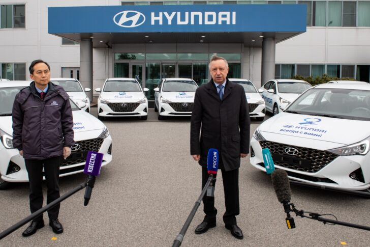 Детские врачи Петербурга получили 18 автомобилей Hyundai