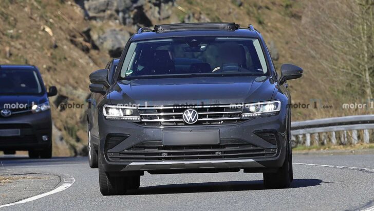 Обновленный Volkswagen Tiguan вышел на тесты