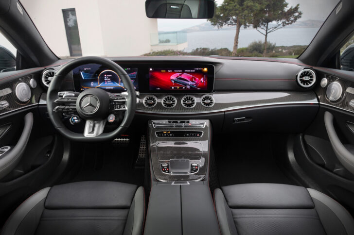 Интерьер купе Mercedes-Benz E-Class