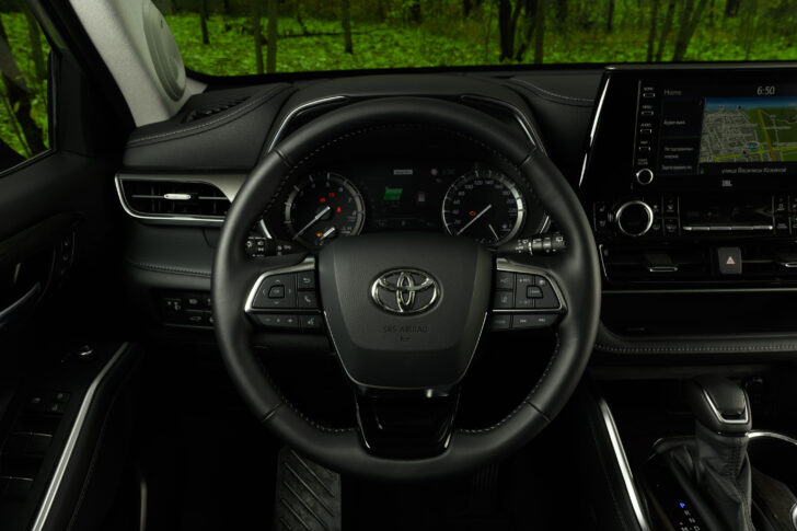 Интерьер Toyota Highlander. Фото Toyota