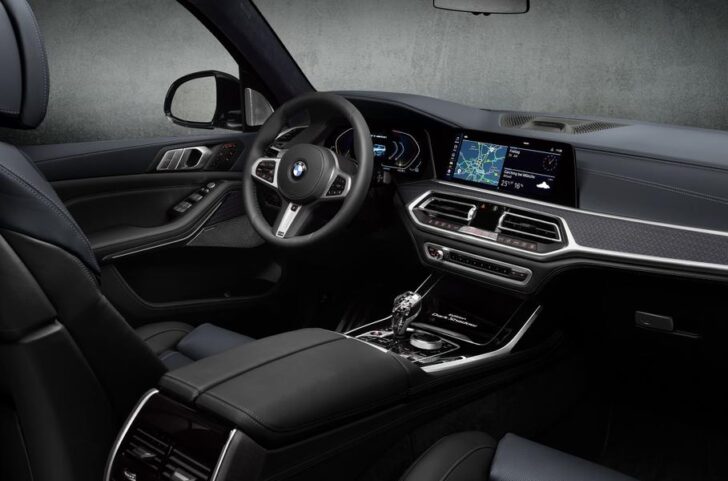 Интерьер BMW X7 Dark Shadow Edition. Фото BMW