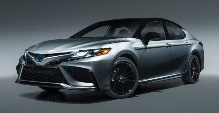Toyota презентовала обновленную Camry