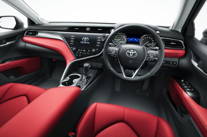 Интерьер Toyota Camry Black Edition