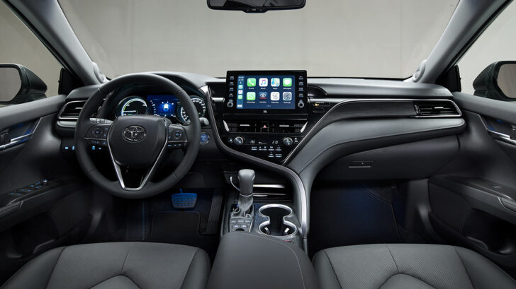 Интерьер Toyota Camry Hybrid