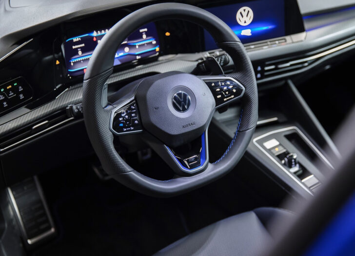 Интерьер Volkswagen Golf R