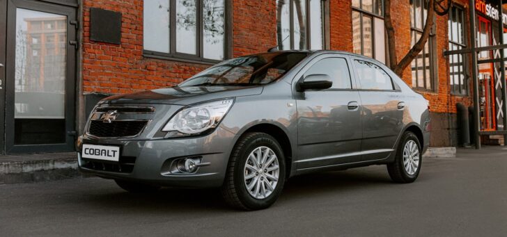 В России начали продавать новые седаны Chevrolet Cobalt за миллион рублей