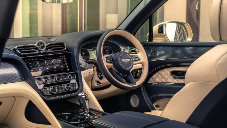 Интерьер Bentley Bentayga Hybrid