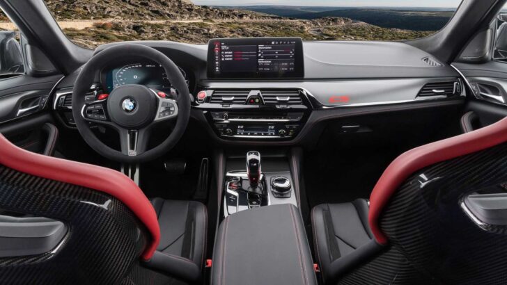 Интерьер BMW M5 CS