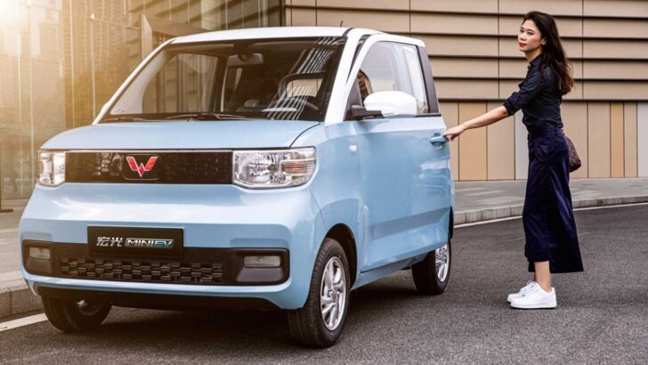 Электрический авто Wuling Hongguang Mini EV стремительно набирает популярность в Китае