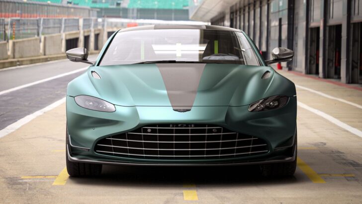 Aston Martin откажется от механической коробки передач в 2022 году