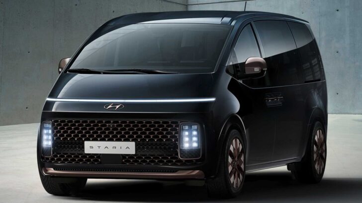 Hyundai представила новый минивэн Staria 2022
