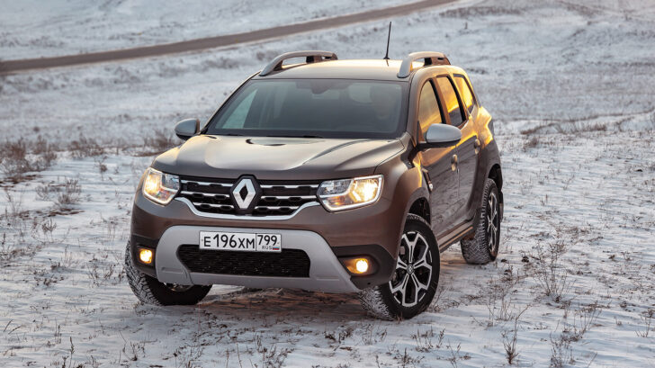Компания Renault завершила продажи самой дешевой версии кроссовера Renault Duster в РФ