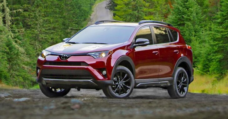 Toyota может отозвать почти 2 млн самовозгорающихся кроссоверов RAV4 в США
