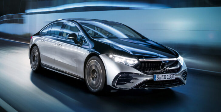 Компания Mercedes-Benz представила электрический седан EQS для рынка России