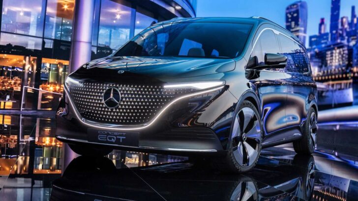 Mercedes-Benz начнет продажи электрических минивэнов EQT в 2022 году