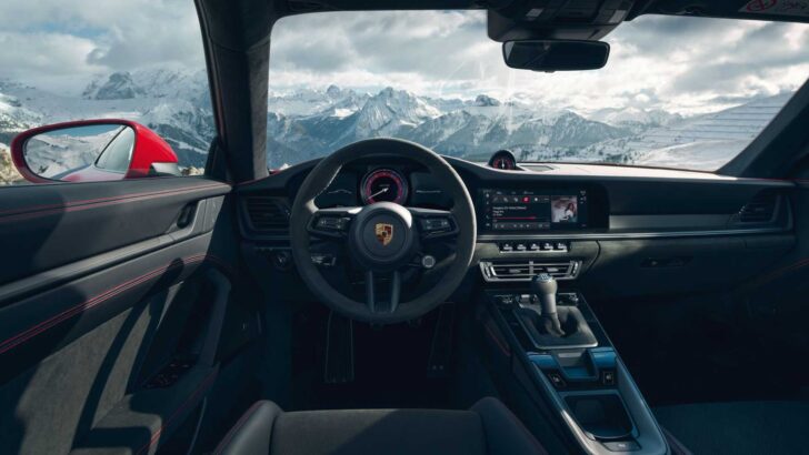 Интерьер Porsche 911 GTS. Фото Porsche